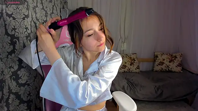 Snapshot of alis_tauber chatting on May 5, 1:57 am alis tauber online show from May 5, 1:57 am