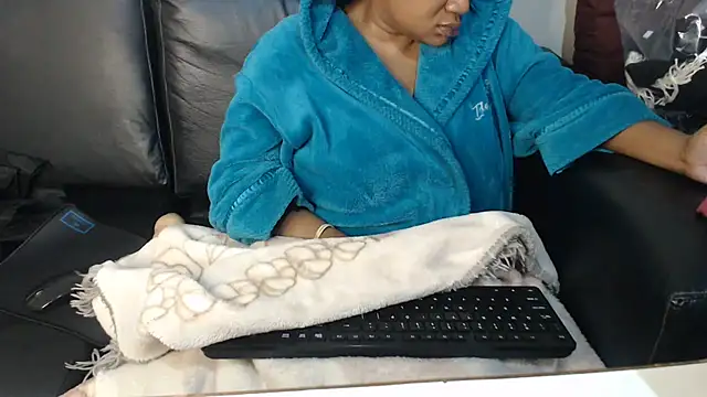 BustyNina41 online show from June 25, 7:13 am