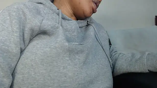 BustyNina41 online show from July 15, 8:47 pm
