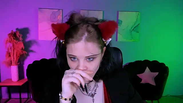 nikki kiss  online show from April 27, 8:56 am