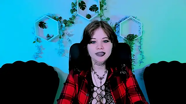 nikki kiss  online show from June 15, 8:27 am