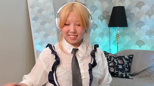 AzureMimi online show from April 23, 2:08 pm