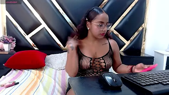 AprilyCrystal2 online show from May 4, 7:10 pm