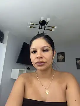 Snapshot of Elara_Luxe chatting on June 25, 9:52 pm Elara Luxe online show from June 25, 9:52 pm