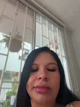 Snapshot of Elara_Luxe chatting on July 4, 10:27 pm Elara Luxe online show from July 4, 10:27 pm