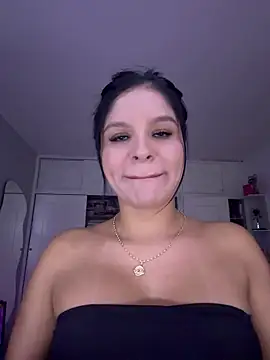 Snapshot of Elara_Luxe chatting on July 17, 10:36 pm Elara Luxe online show from July 17, 10:36 pm