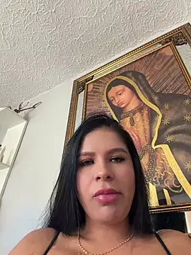 Snapshot of Elara_Luxe chatting on July 19, 4:11 pm Elara Luxe online show from July 19, 4:11 pm