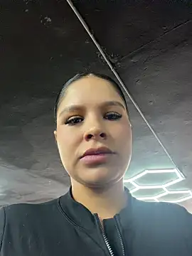 Snapshot of Elara_Luxe chatting on July 23, 2:48 pm Elara Luxe online show from July 23, 2:48 pm