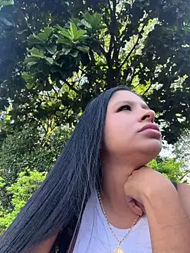 Snapshot of Elara_Luxe chatting on July 29, 9:13 pm Elara Luxe online show from July 29, 9:13 pm