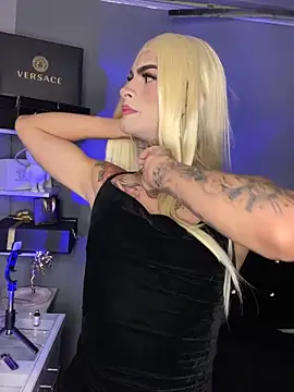 Snapshot of valen_lewiiz chatting on May 10, 2:50 am valen lewiiz online show from May 10, 2:50 am
