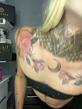 valen lewiiz online show from August 2, 1:31 pm