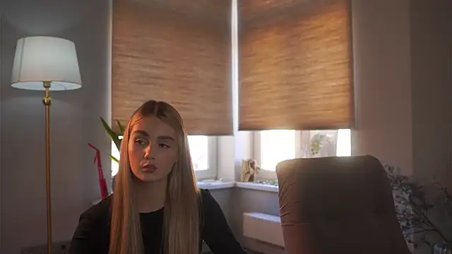 LinDarrisaw online show from April 15, 1:51 pm