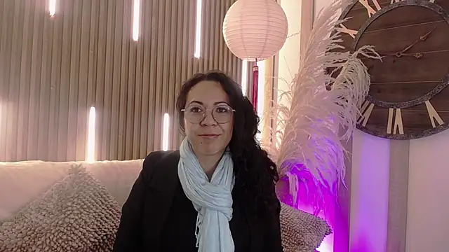 Snapshot of Velvet_Curly chatting on May 12, 12:35 pm Velvet Curly online show from May 12, 12:35 pm