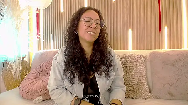 Snapshot of Velvet_Curly chatting on May 25, 1:06 pm Velvet Curly online show from May 25, 1:06 pm
