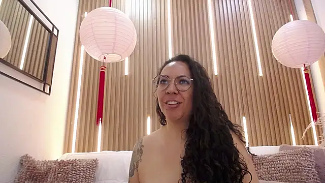 Snapshot of Velvet_Curly chatting on May 28, 12:35 pm Velvet Curly online show from May 28, 12:35 pm