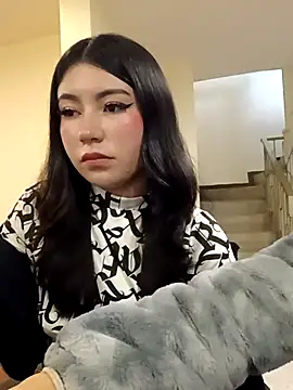 Emiily  Evans online show from April 21, 3:17 pm