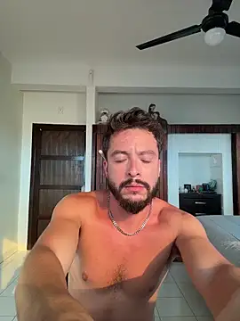 Snapshot of D0RAD0 chatting on April 13, 11:32 pm D0RAD0 online show from April 13, 11:32 pm