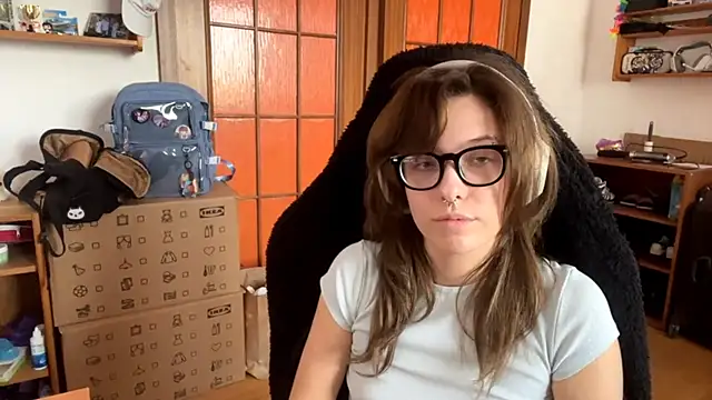 Snapshot of PillowPeachX chatting on April 20, 3:48 pm PillowPeachX online show from April 20, 3:48 pm