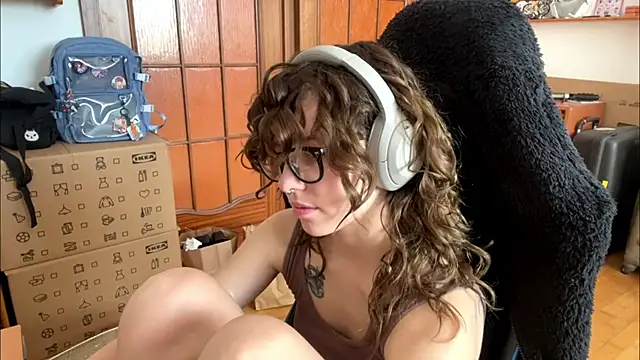 Snapshot of PillowPeachX chatting on May 3, 8:53 am PillowPeachX online show from May 3, 8:53 am