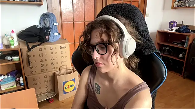 Snapshot of PillowPeachX chatting on May 12, 10:01 am PillowPeachX online show from May 12, 10:01 am