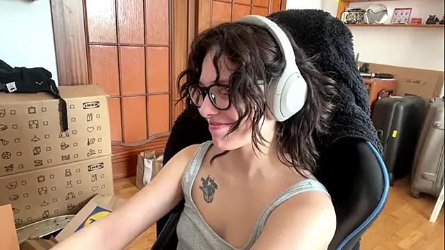 Snapshot of PillowPeachX chatting on May 24, 8:19 am PillowPeachX online show from May 24, 8:19 am