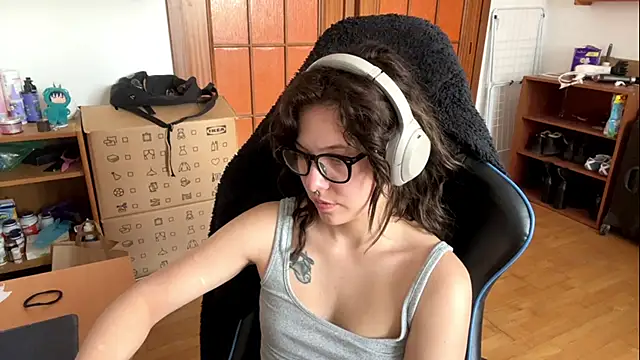 Snapshot of PillowPeachX chatting on May 30, 1:30 pm PillowPeachX online show from May 30, 1:30 pm