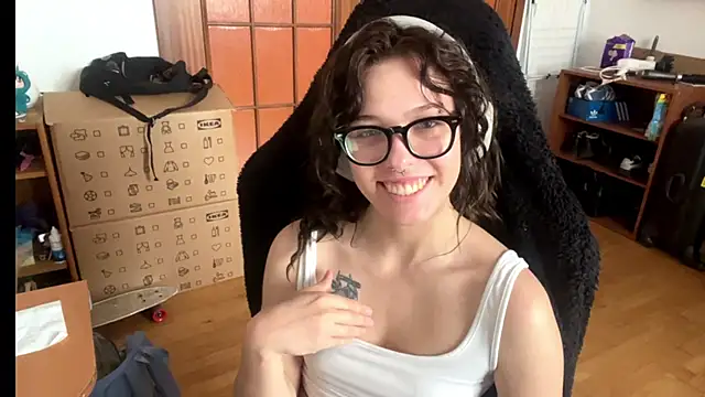 Snapshot of PillowPeachX chatting on June 3, 6:38 am PillowPeachX online show from June 3, 6:38 am