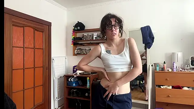 Snapshot of PillowPeachX chatting on June 4, 10:10 am PillowPeachX online show from June 4, 10:10 am