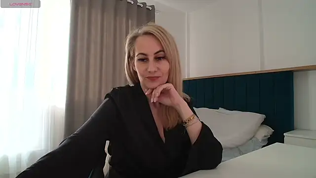 Snapshot of AdellynRose chatting on May 19, 4:24 pm AdellynRose online show from May 19, 4:24 pm