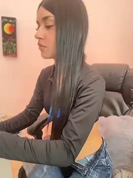 Snapshot of lia_ec chatting on April 29, 5:30 pm lia ec online show from April 29, 5:30 pm