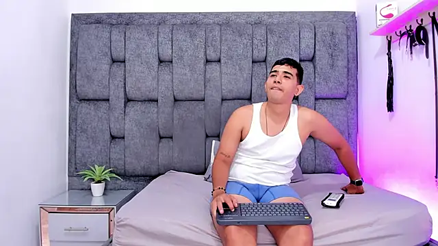 Snapshot of LordDrako_os chatting on June 12, 7:57 pm LordDrako os online show from June 12, 7:57 pm