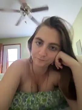 prettykitttty online show from April 14, 7:31 pm