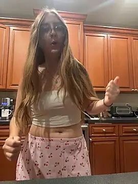 prettykitttty online show from July 8, 3:38 pm