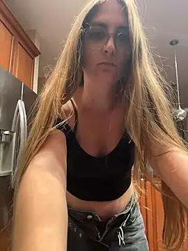 prettykitttty online show from August 2, 3:49 am