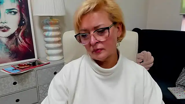 luna xfantasy online show from April 28, 6:29 am