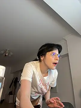 Snapshot of fothisaa chatting on April 15, 10:21 pm fothisaa online show from April 15, 10:21 pm