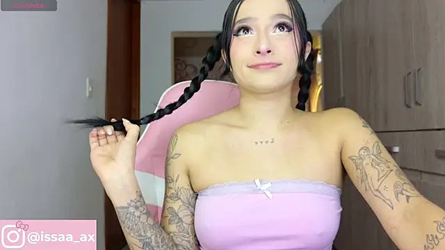 Snapshot of issa_dolly chatting on May 26, 10:17 pm issa dolly online show from May 26, 10:17 pm