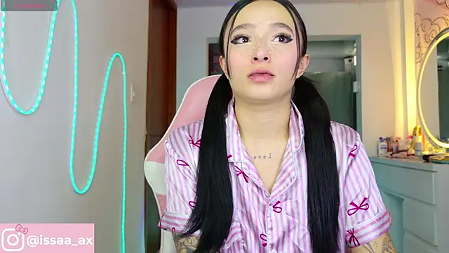 Snapshot of issa_dolly chatting on June 11, 9:57 pm issa dolly online show from June 11, 9:57 pm