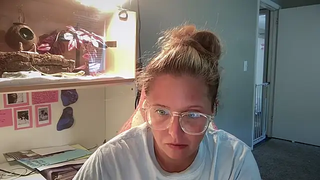 MUSCLEMOMMY1365 online show from April 23, 4:20 pm