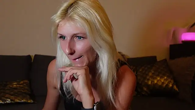 Snapshot of barbiplaymate chatting on January 16, 6:59 pm barbiplaymate online show from January 16, 6:59 pm