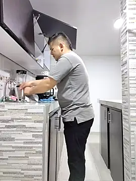 Snapshot of ian_charmboy chatting on April 15, 1:01 am ian charmboy online show from April 15, 1:01 am