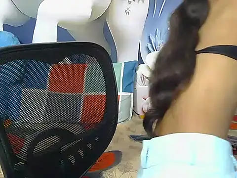 hot-nisha35 online show from May 1, 6:18 am