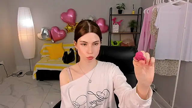 Snapshot of Umia_Bordered chatting on April 16, 11:44 am Umia Bordered online show from April 16, 11:44 am