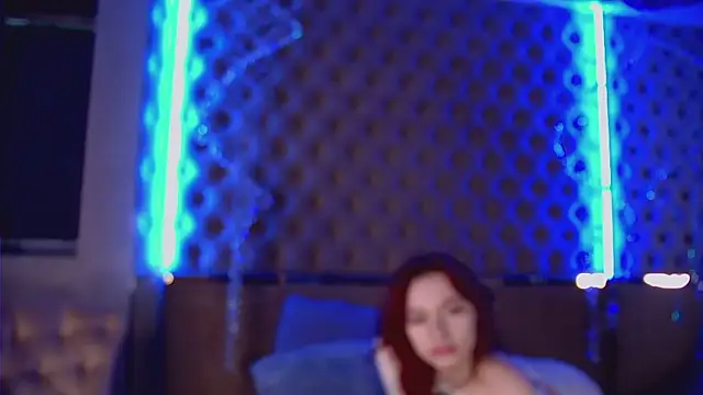 Snapshot of -RoxyDoll- chatting on June 19, 6:29 am -RoxyDoll- online show from June 19, 6:29 am