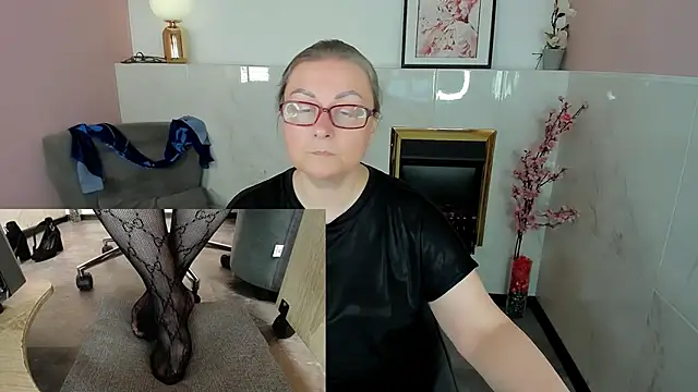 Alexandra Kind online show from June 10, 1:50 am