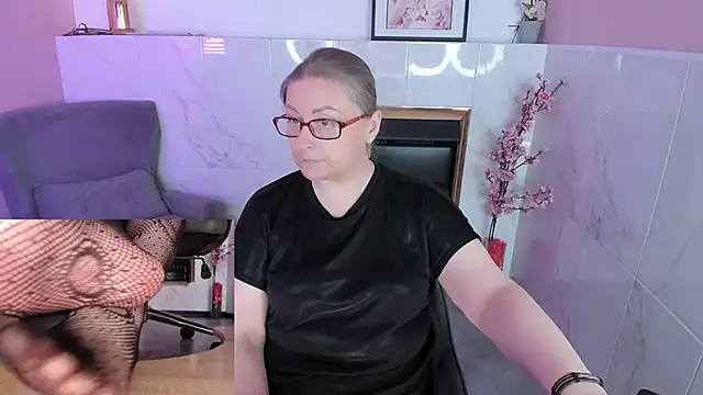 Alexandra Kind online show from June 11, 8:51 pm