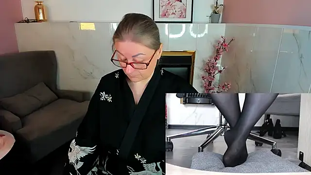 Alexandra Kind online show from June 16, 1:47 pm