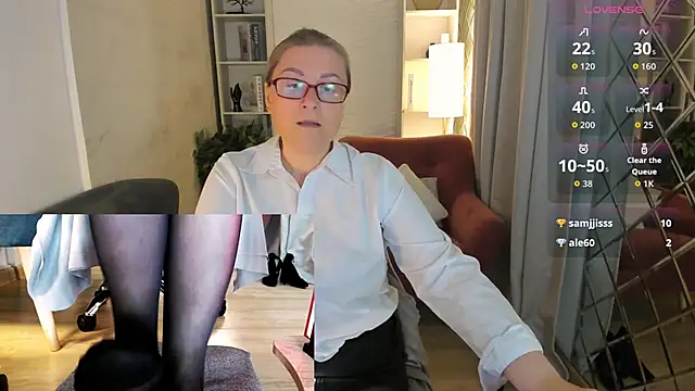 Snapshot of Alexandra_Kind chatting on June 18, 8:46 pm Alexandra Kind online show from June 18, 8:46 pm