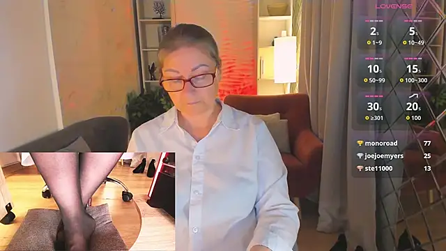 Snapshot of Alexandra_Kind chatting on June 22, 3:25 am Alexandra Kind online show from June 22, 3:25 am