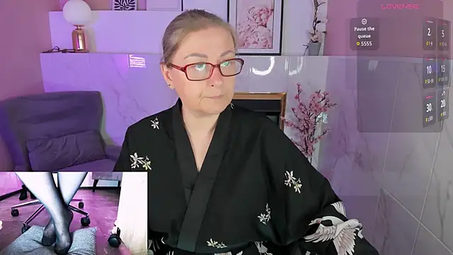Snapshot of Alexandra_Kind chatting on June 23, 1:53 pm Alexandra Kind online show from June 23, 1:53 pm